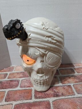 ZURU Smashers Dino Island GIANT Skull Over 30 surprises Halloween Decoration